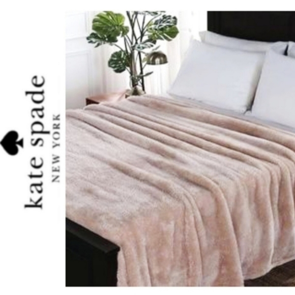 kate spade Other - KATE SPADE OVERSIZED FULL/QUEEN Fleece Blanket Blush Pink New